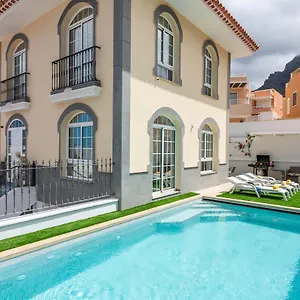 https://holiday-villa-heated-pool.adeje-hotels.com
